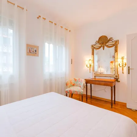 Terrace With Canal View - 5 Min From Accademia Bridge Venezia